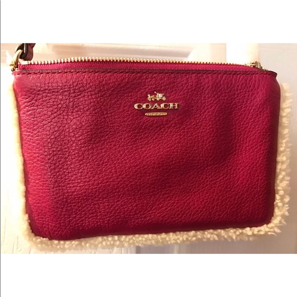 NWT COACH Wristlet Pink Pebbled Leather Shearling Trim Cranberry Ivory Case NEW - Picture 2 of 9